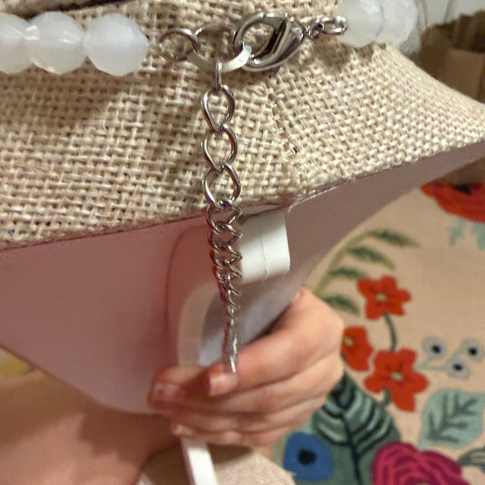 Elegant White and Silver Floral Necklace - Picture 4 of 5
